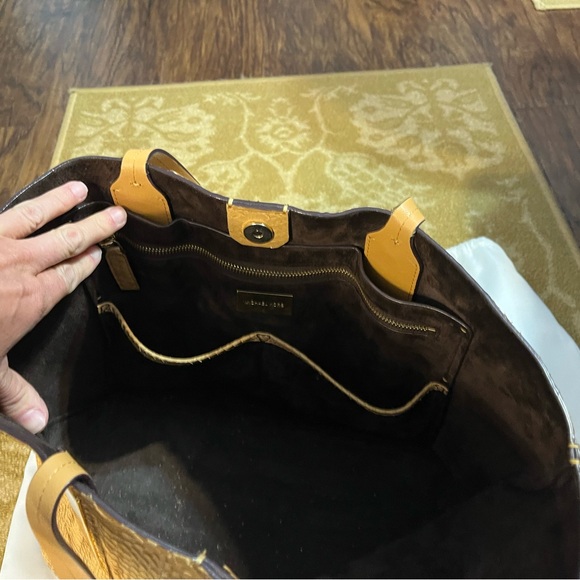 Michael Kors genuine snake skin purse. - Picture 4 of 9